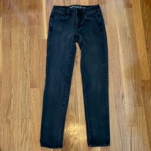 American Eagle Black Skinny Jeans / Super Stretch / Size 0
